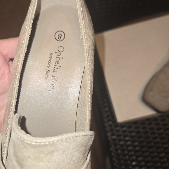 Elegant Tan Platform Loafers - Picture 4 of 5